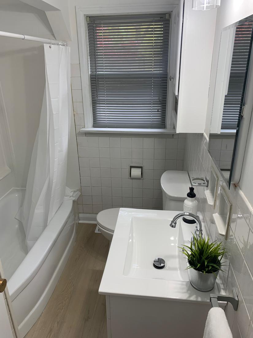 Tissiman, Chatham — bathroom